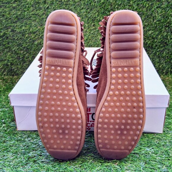 Like New in Box! Minnetonka Double Fringe Brown Side Zip Moccasin Bootie SZ 7 - Picture 4 of 6